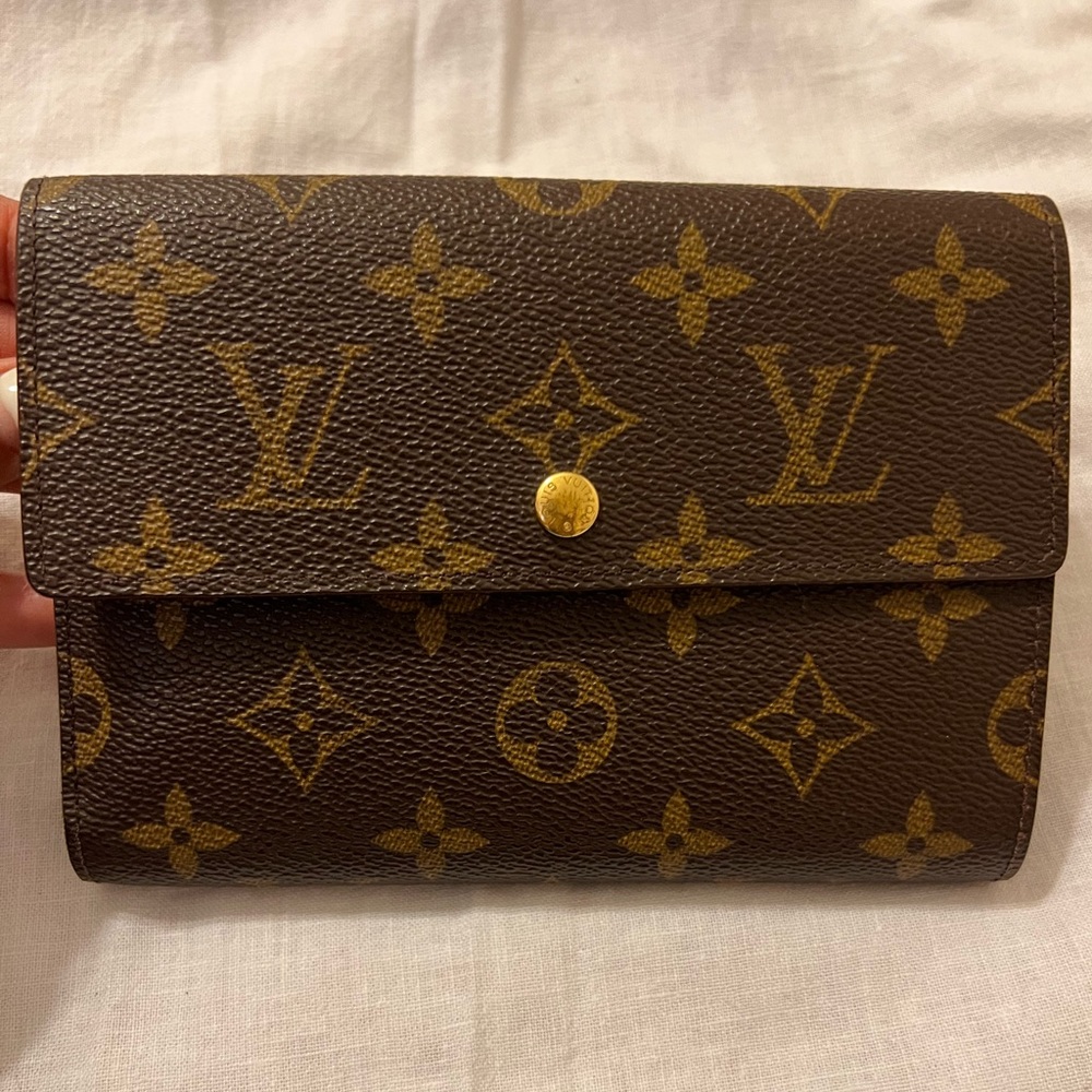 Louis Vuitton wallet/clutch